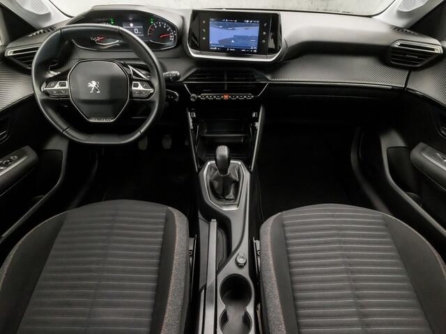 Peugeot 208 1.2 PureTech Sport (APPLE CARPLAY, GROOT NAVI, PARKEERSENSOREN, SPORTSTOELEN, LED KOPLAMPEN, LANE ASSIST, CRUISE, NIEUWSTAAT)