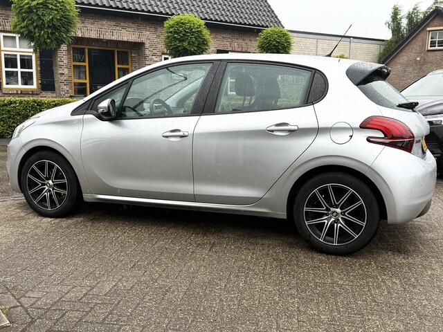 Peugeot 208 1.6 BlUE HDI NAVI/CAMERA/LMV/AIRCO