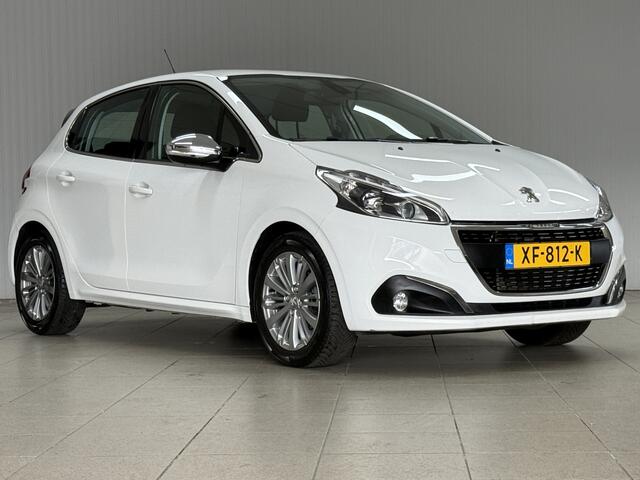 Peugeot 208 1.2 PureTech Blue Lease Allure/ D-Riem verv: 96.000 KM!/ Apple + Android/ DAB+/ 16'' LMV/ Navi/ Clima/ Cruise/ Elek. pakket/ Isofix/ Bluetooth/ Multi. LEDER. Stuur/ Mistl./ PDC/ Dakspoiler.
