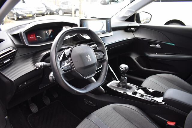 Peugeot 208 1.2 PureTech Allure / navi / camera / pdc