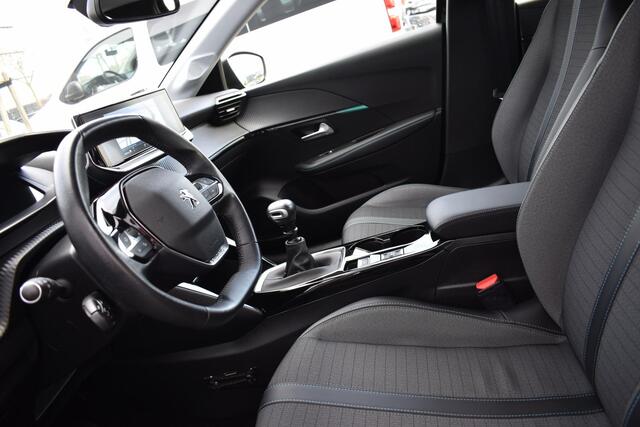 Peugeot 208 1.2 PureTech Allure / navi / camera / pdc