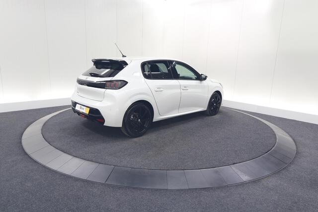 Peugeot 208 PureTech 100 EAT8 Allure Pack | Camera | Navigatie | Apple Carplay | Parkeersensoren | 17 Inch Lichtmetalen Velgen