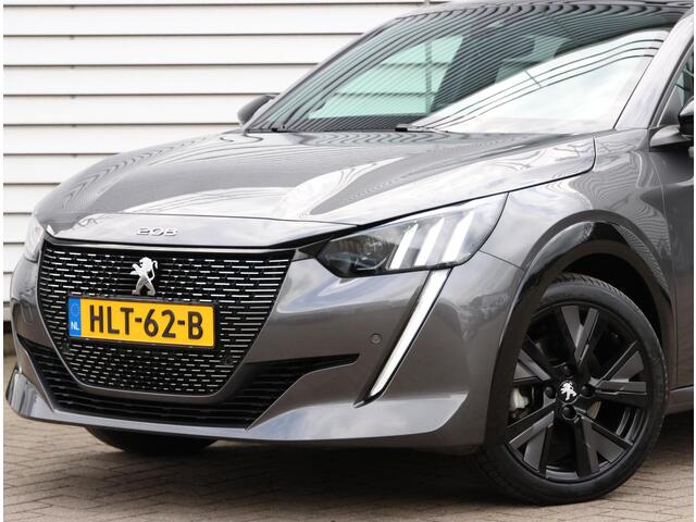 Peugeot 208 1.2 130PK GT | AppleCarplay/AndroidAuto | Cruise Control | Climate Control | Navigatie | Achteruitrij Camera | FULL LED | Privacy Glass | Keyless | Armsteun | Isofix |