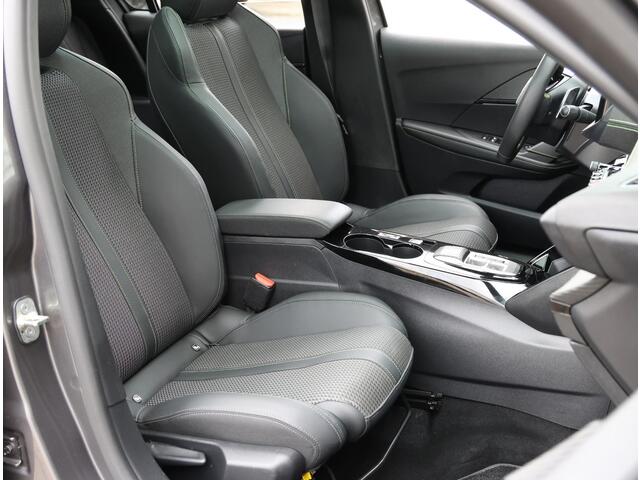 Peugeot 208 1.2 130PK GT | AppleCarplay/AndroidAuto | Cruise Control | Climate Control | Navigatie | Achteruitrij Camera | FULL LED | Privacy Glass | Keyless | Armsteun | Isofix |