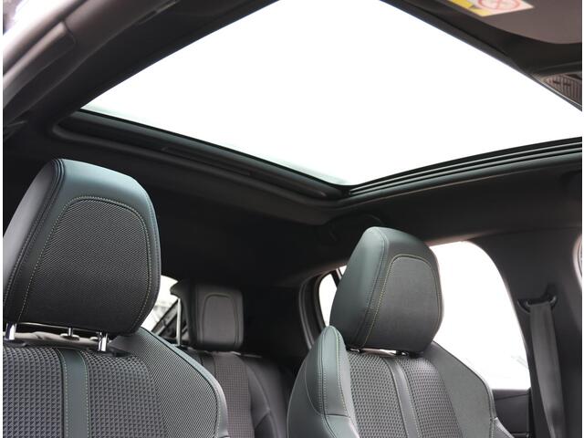 Peugeot 208 1.2 130PK GT | AppleCarplay/AndroidAuto | Cruise Control | Climate Control | Navigatie | Achteruitrij Camera | FULL LED | Privacy Glass | Keyless | Armsteun | Isofix |