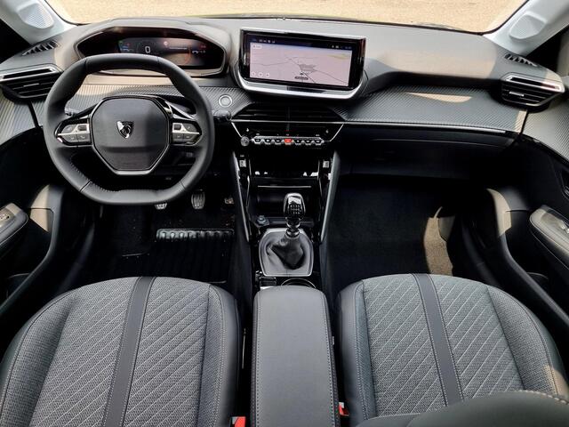 Peugeot 208 1.2 100pk Allure / Navigatie / Android Auto/Apple Carplay / Rondomzicht Camera / Stoelverwarming