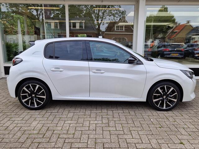 Peugeot 208 1.2T 100pk Allure | Cruise & Climate control | Navigatie | Achteruitrijcamera | Parkeersensoren achter | LMV | Full LED