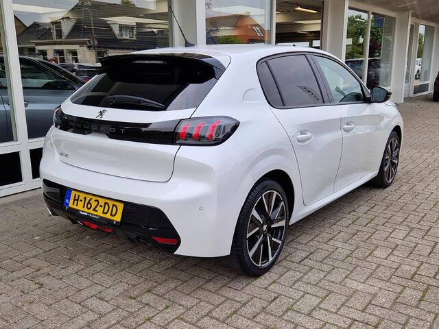 Peugeot 208 1.2T 100pk Allure | Cruise & Climate control | Navigatie | Achteruitrijcamera | Parkeersensoren achter | LMV | Full LED