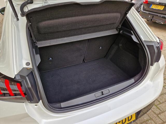 Peugeot 208 1.2T 100pk Allure | Cruise & Climate control | Navigatie | Achteruitrijcamera | Parkeersensoren achter | LMV | Full LED