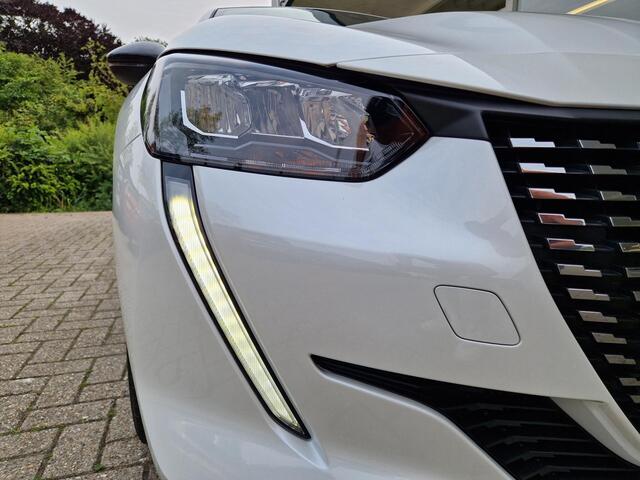 Peugeot 208 1.2T 100pk Allure | Cruise & Climate control | Navigatie | Achteruitrijcamera | Parkeersensoren achter | LMV | Full LED