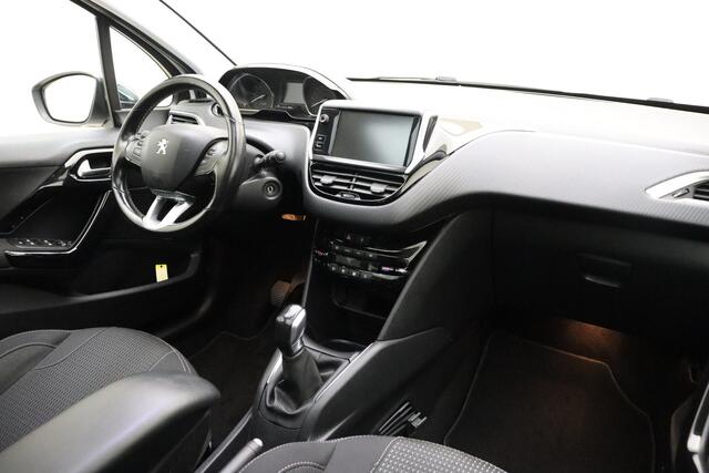 Peugeot 208 1.2 PureTech Allure 110 PK | Navigatie | Panoramadak | Climate control | Camera | Cruise control | Extra getint glas | Lichtmetalen velgen