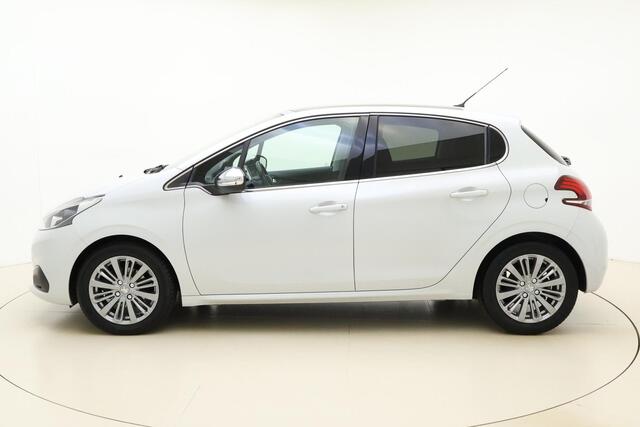 Peugeot 208 1.2 PureTech Allure 110 PK | Navigatie | Panoramadak | Climate control | Camera | Cruise control | Extra getint glas | Lichtmetalen velgen
