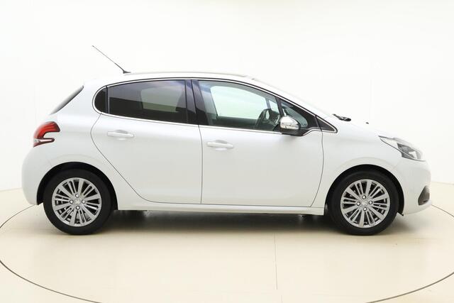 Peugeot 208 1.2 PureTech Allure 110 PK | Navigatie | Panoramadak | Climate control | Camera | Cruise control | Extra getint glas | Lichtmetalen velgen