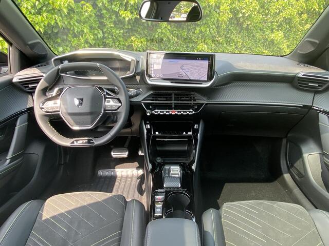 Peugeot 208 Hybrid 136 e-DCS6 GT | NIEUW | Massagestoel | Panoramadak | Camera voor + achter | Navi | Stoelverwarming | Adaptieve Cruise Control