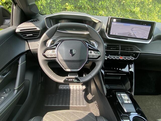 Peugeot 208 Hybrid 136 e-DCS6 GT | NIEUW | Massagestoel | Panoramadak | Camera voor + achter | Navi | Stoelverwarming | Adaptieve Cruise Control