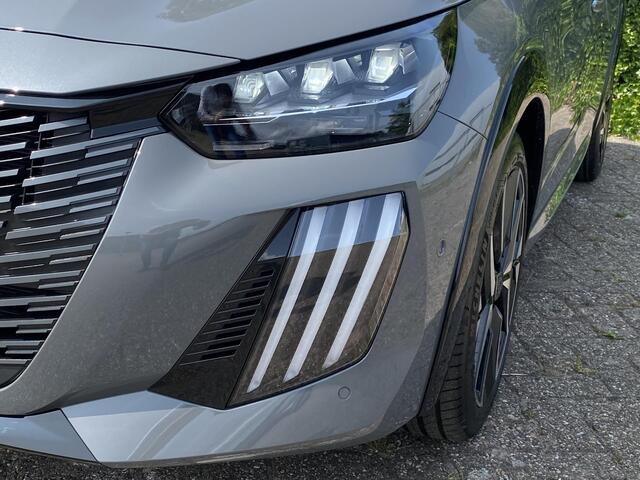 Peugeot 208 Hybrid 136 e-DCS6 GT | NIEUW | Massagestoel | Panoramadak | Camera voor + achter | Navi | Stoelverwarming | Adaptieve Cruise Control
