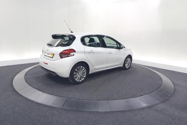 Peugeot 208 PureTech 82 Blue Lease Executive | Parkeersensoren | Navigatie | Apple Carplay | Climate Control