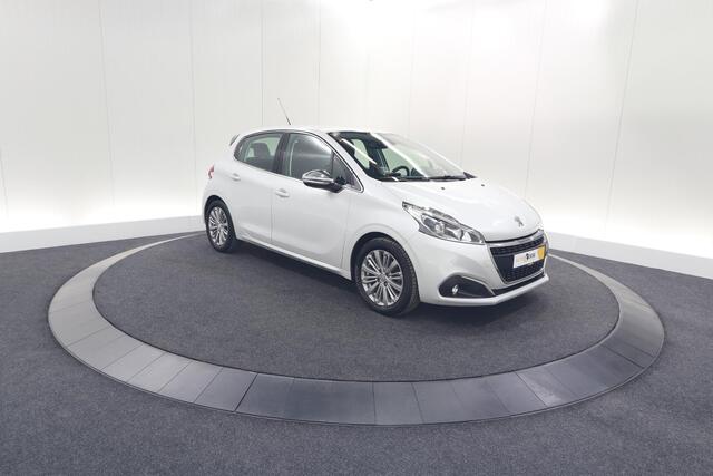 Peugeot 208 PureTech 82 Blue Lease Executive | Parkeersensoren | Navigatie | Apple Carplay | Climate Control