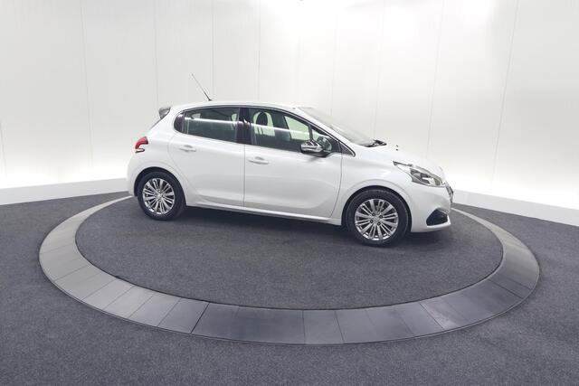 Peugeot 208 PureTech 82 Blue Lease Executive | Parkeersensoren | Navigatie | Apple Carplay | Climate Control