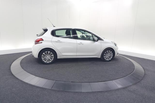 Peugeot 208 PureTech 82 Blue Lease Executive | Parkeersensoren | Navigatie | Apple Carplay | Climate Control