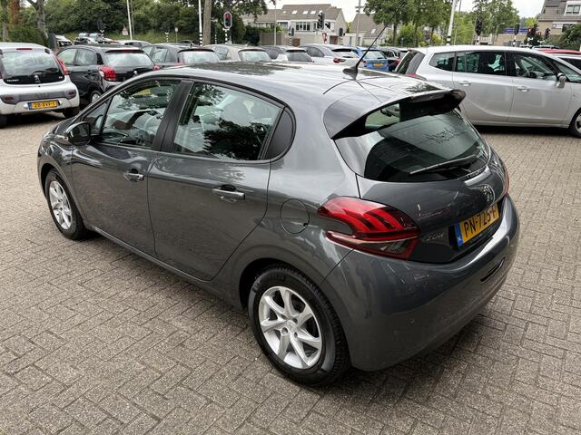 Peugeot 208 1.2 PureTech Blue Lion / Airco/ Navigatie/ Cruise/ Apple carplay/ PDC/ LED/ LMV