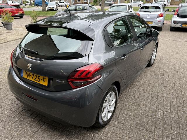 Peugeot 208 1.2 PureTech Blue Lion / Airco/ Navigatie/ Cruise/ Apple carplay/ PDC/ LED/ LMV