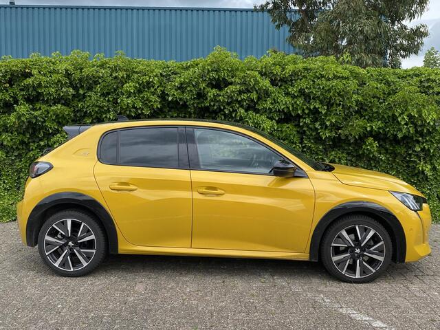 Peugeot 208 1.2T 130pk Automaat GT | Achteruitrijcamera | Navigatie | Stoelverwarming | Full LED | Digitale cockpit | Weinig kilometers!