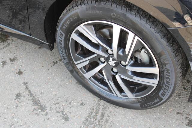 Peugeot 208 1.2 PureTech Allure Pack Navigatie / Camera
