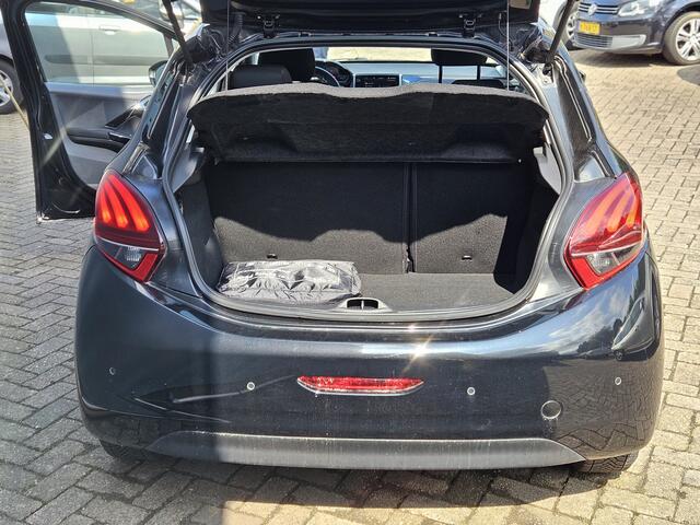 Peugeot 208 1.2 PureTech NAVI TEL PDC CC
