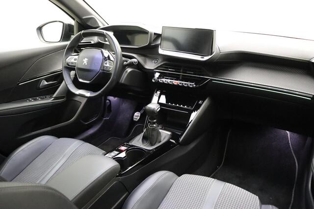 Peugeot 208 1.2 PureTech GT-Line | trekhaak | Panorama Dak | Dodehoek Detectie | Keyless Entree | Parkeer Sensoren Rondom | Navigatie | Parkeer Camera Achter | Start/Stop knop |