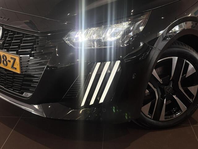 Peugeot 208 Allure 1.2 Turbo 100pk EAT8 | STOELVERW. | 360° CAMERA | NAVI | DODEHOEKBEW. | DRAADLOZE APPLE CARPLAY / ANDROID AUTO | LEDER/STOF | DAB+ |
