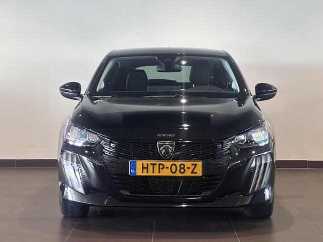 Peugeot 208 Allure 1.2 Turbo 100pk EAT8 | STOELVERW. | 360° CAMERA | NAVI | DODEHOEKBEW. | DRAADLOZE APPLE CARPLAY / ANDROID AUTO | LEDER/STOF | DAB+ |