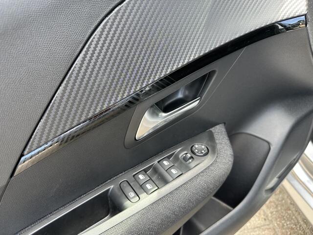 Peugeot 208 1.2 Hybrid 110 PK Style | Automaat | Nieuw Model 2025! | Hybride Elektrisch rijden met Automaat | Navigatie via Telefoon | LED Verlichting | Apple Carplay/Android Auto | Cruise Control | Stoelverwarming |