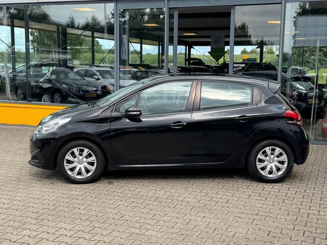 Peugeot 208 1.2 PureTech Blue Lion - navi - sensoren - trekhaak