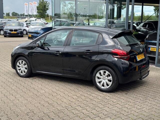 Peugeot 208 1.2 PureTech Blue Lion - navi - sensoren - trekhaak