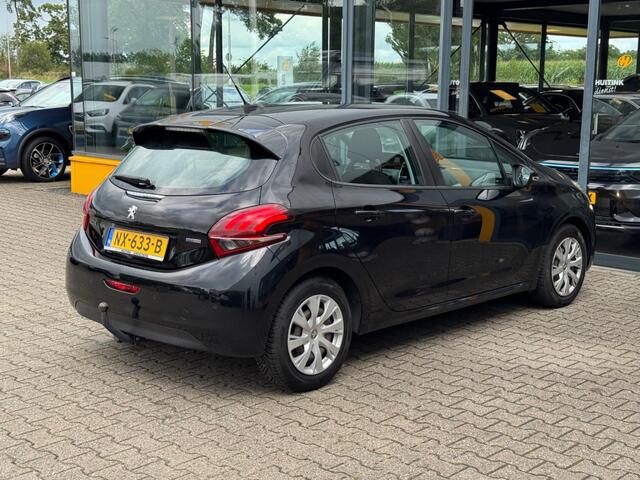 Peugeot 208 1.2 PureTech Blue Lion - navi - sensoren - trekhaak
