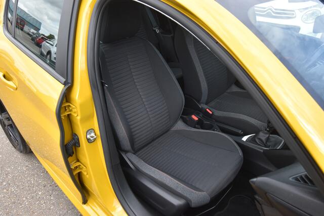 Peugeot 208 1.2 PureTech Active , TREKHAAK , LED KOPL , LMV16 , CR CONTR , AIRCO ,