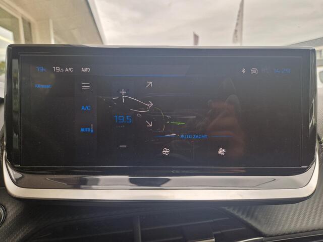 Peugeot 208 Hybrid 136 e-DCS6 GT Automaat | Navigatie | Climate & Cruise Control | AppleCarplay & Android Auto | Achteruitrij Camera | Lichtmetalen Velgen