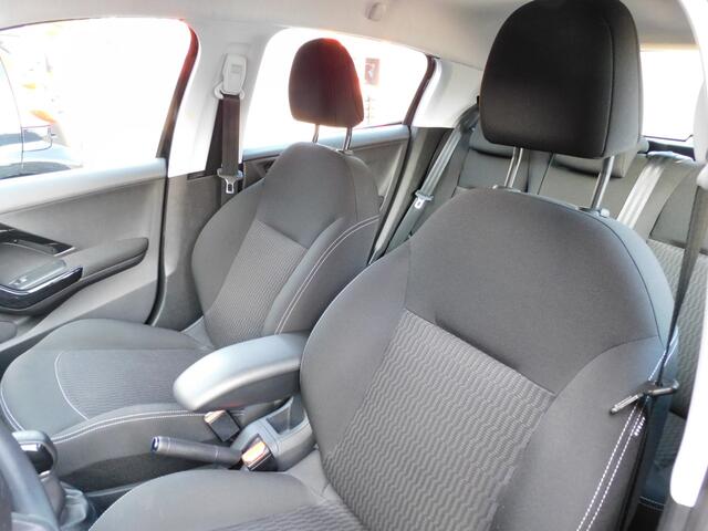 Peugeot 208 1.2 PureTech Blue Lion CARPLAY/ANDROID! DEALER ONDERHOUDEN! FULLMAP NAVI! PARKEERSENSOREN! AIRCO! CRUISE!