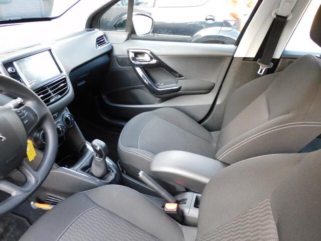 Peugeot 208 1.2 PureTech Blue Lion CARPLAY/ANDROID! DEALER ONDERHOUDEN! FULLMAP NAVI! PARKEERSENSOREN! AIRCO! CRUISE!