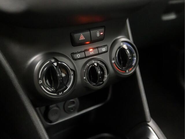 Peugeot 208 1.2 PureTech Sport (APPLE CARPLAY, NAVIGATIE, CRUISE, DAB+, SPORTSTOELEN, PARKEERSENSOREN, NIEUWE APK, NIEUWSTAAT)