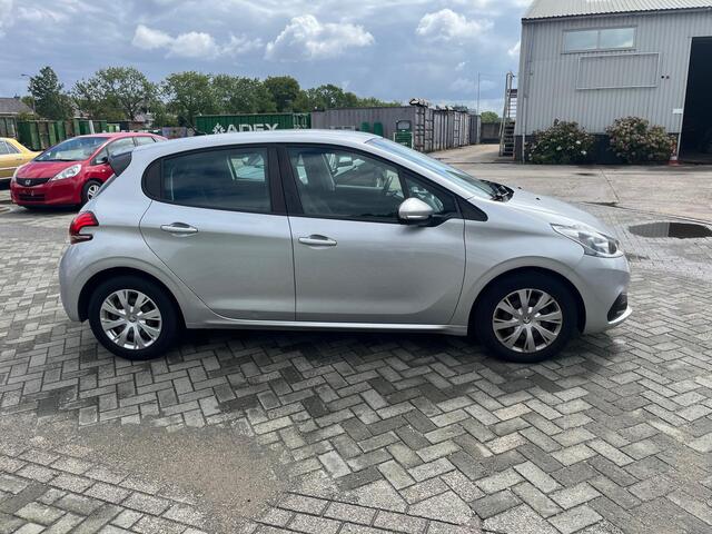 Peugeot 208 1.2 PureTech Blue Lion airco navi parkeersensoren