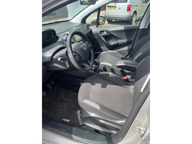 Peugeot 208 1.2 PureTech Blue Lion airco navi parkeersensoren