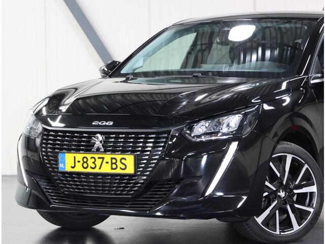 Peugeot 208 1.2 100PK Allure | AppleCarplay/Android Auto | Armsteun | Parkeersensoren | FULL LED | Lederen Stuurwiel | Climate Control | Cruise Control | 17" LMV | Isofix | Privacy Glass |