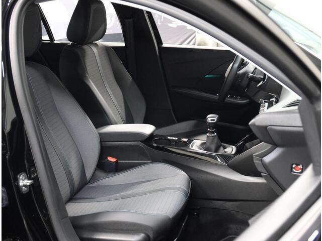 Peugeot 208 1.2 100PK Allure | AppleCarplay/Android Auto | Armsteun | Parkeersensoren | FULL LED | Lederen Stuurwiel | Climate Control | Cruise Control | 17" LMV | Isofix | Privacy Glass |