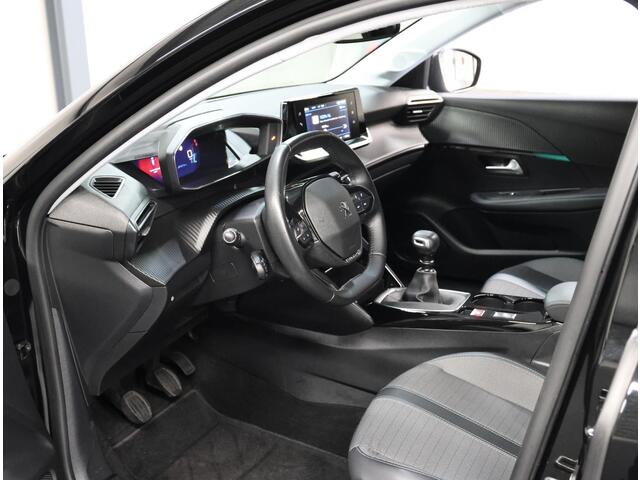 Peugeot 208 1.2 100PK Allure | AppleCarplay/Android Auto | Armsteun | Parkeersensoren | FULL LED | Lederen Stuurwiel | Climate Control | Cruise Control | 17" LMV | Isofix | Privacy Glass |