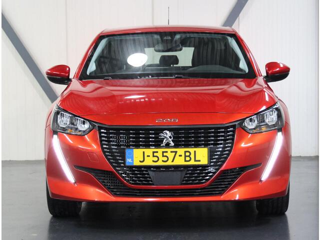 Peugeot 208 1.2 100PK Allure | AppleCarplay/Android Auto | Parkeersensoren | Navigatie | FULL LED | Camera | Lederen Stuurwiel | Climate Control | Adaptive Cruise Control | 16" LMV | Isofix | Trekhaak |