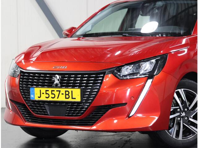 Peugeot 208 1.2 100PK Allure | AppleCarplay/Android Auto | Parkeersensoren | Navigatie | FULL LED | Camera | Lederen Stuurwiel | Climate Control | Adaptive Cruise Control | 16" LMV | Isofix | Trekhaak |