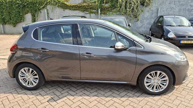 Peugeot 208 208 Allure 1.2 PureTech 82 Apple Carplay/Android Auto