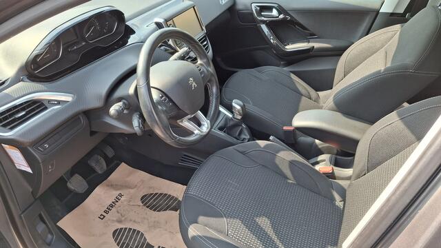 Peugeot 208 208 Allure 1.2 PureTech 82 Apple Carplay/Android Auto